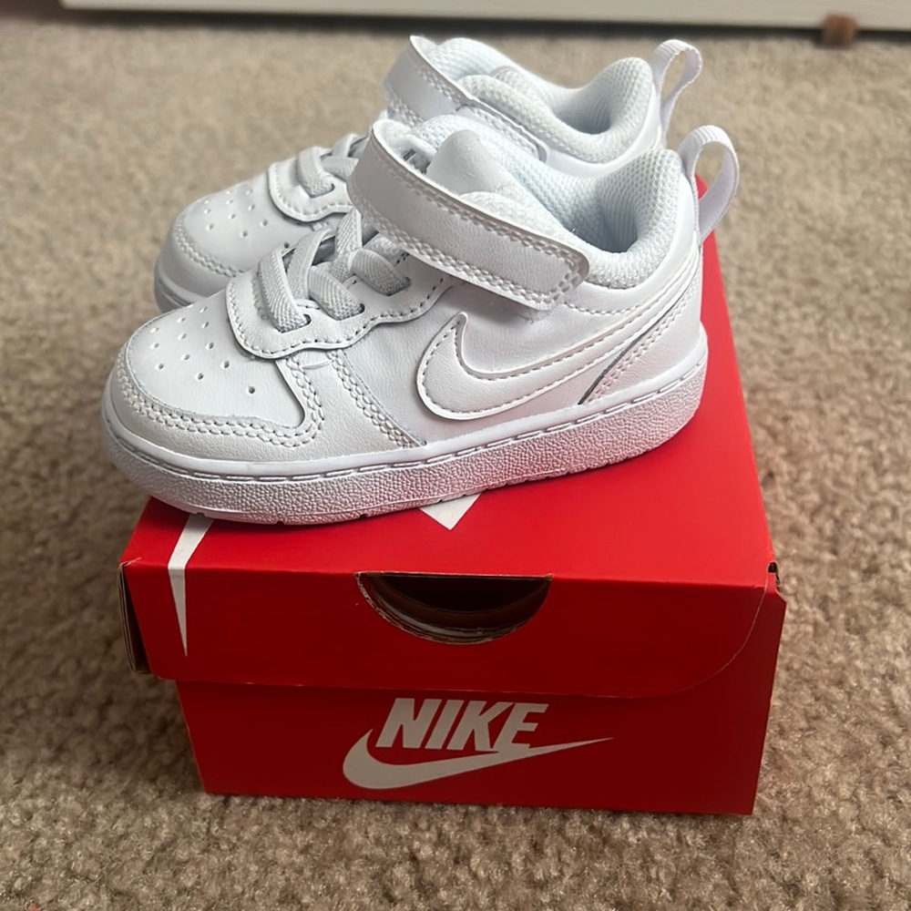 Nike Court Borough Low 2